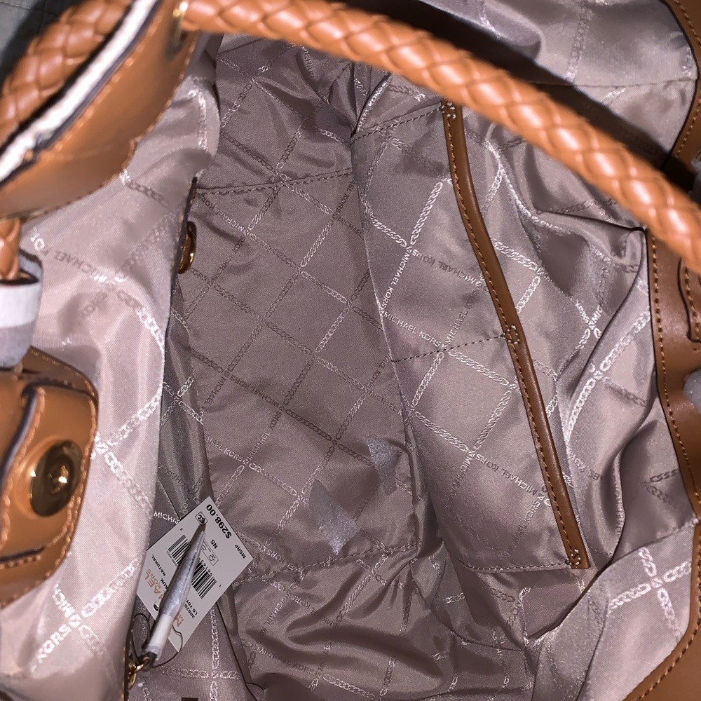 Michael Kors Montauk Large Tote - Picture 10 of 11